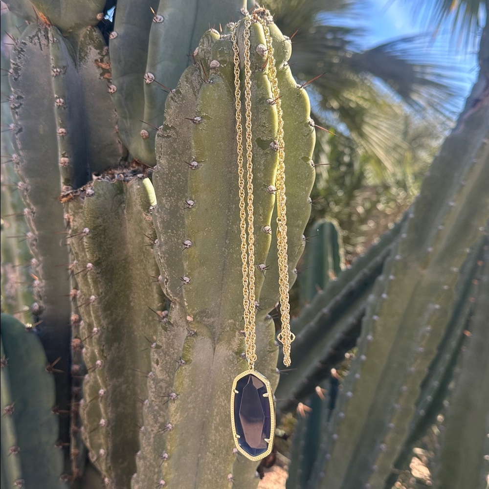 Kendra Scott Gold and dazzling royal blue pendant necklace! - Picture 2 of 4